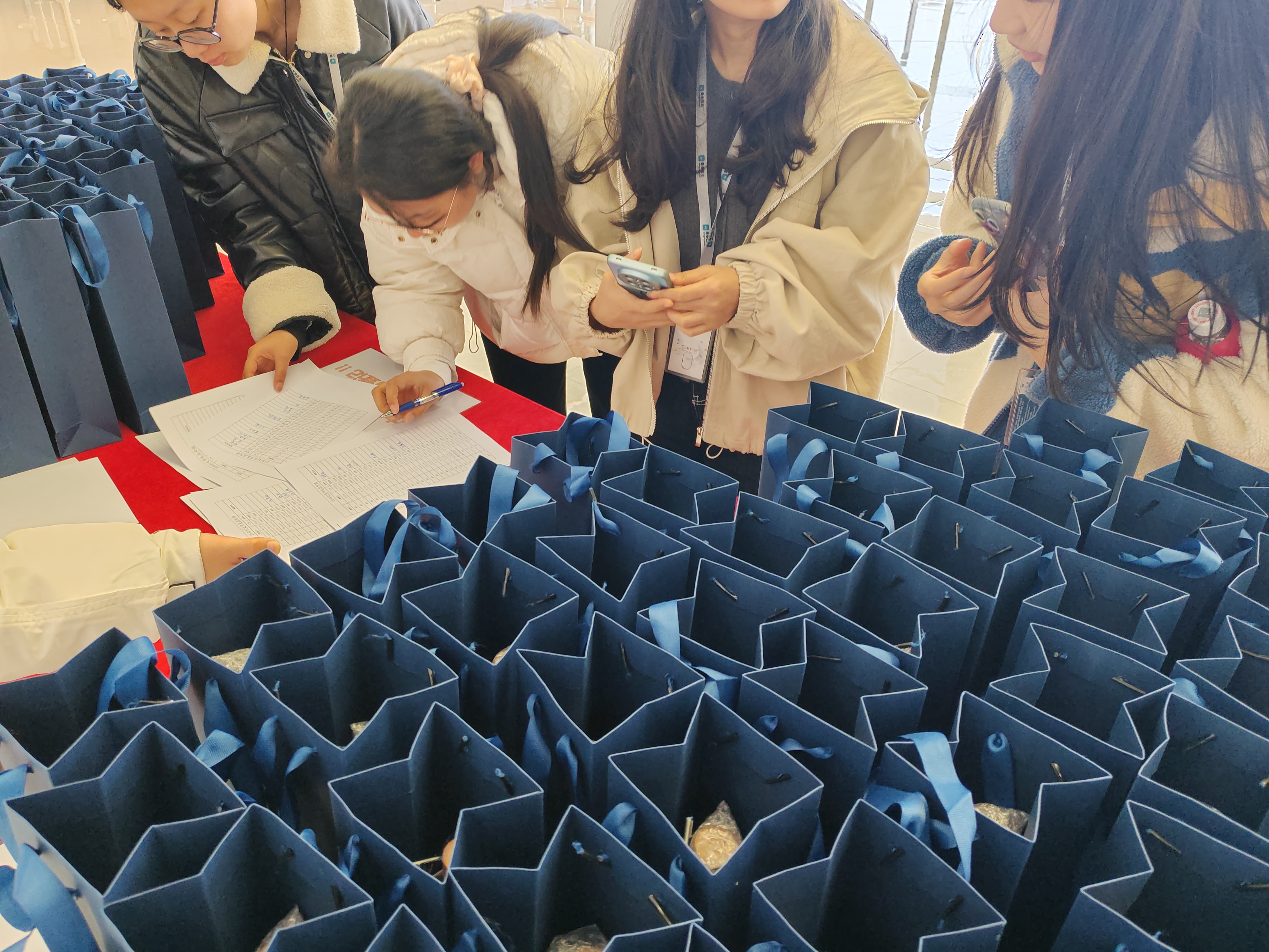 芯怀热爱，步履铿锵 | 鼎泰匠芯2025妇女节暖心礼遇来袭！(图2)